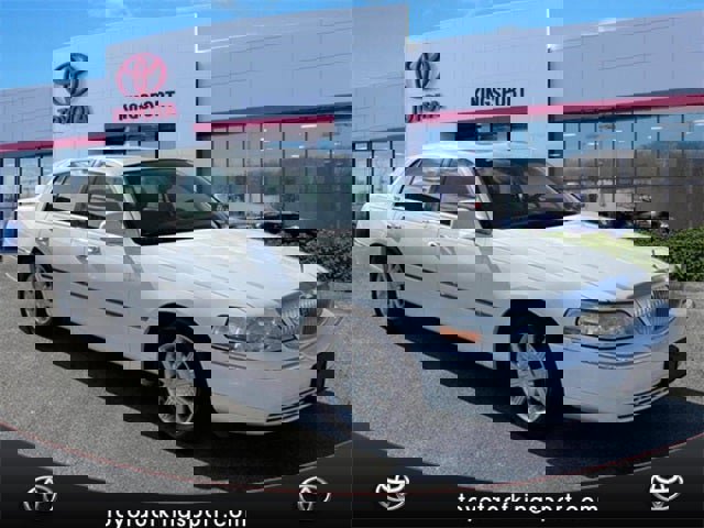 Used 2007 Lincoln Town Car Signature Limited image 7