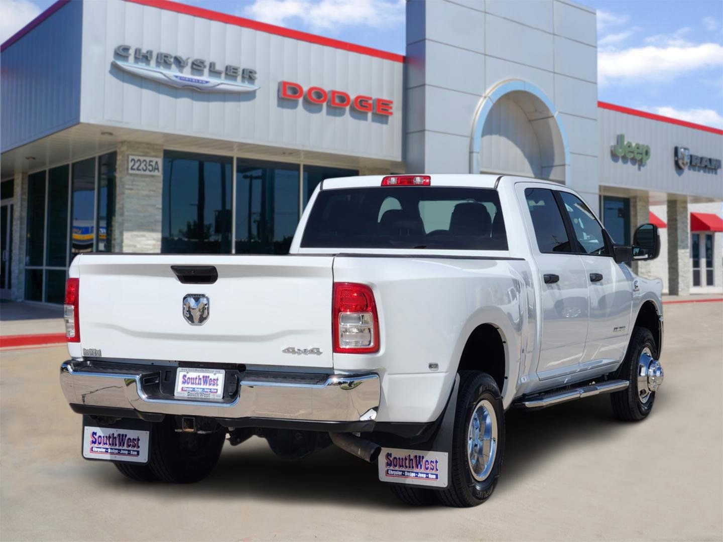 Used 2024 RAM 3500 Big Horn AWD/4WD image 5