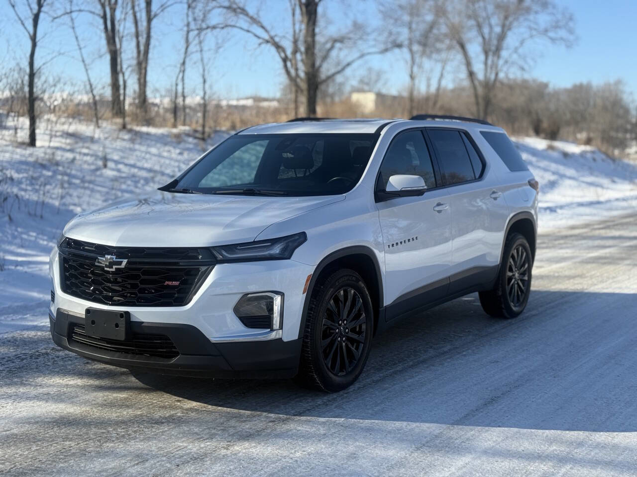 Used 2023 Chevrolet Traverse RS image 2