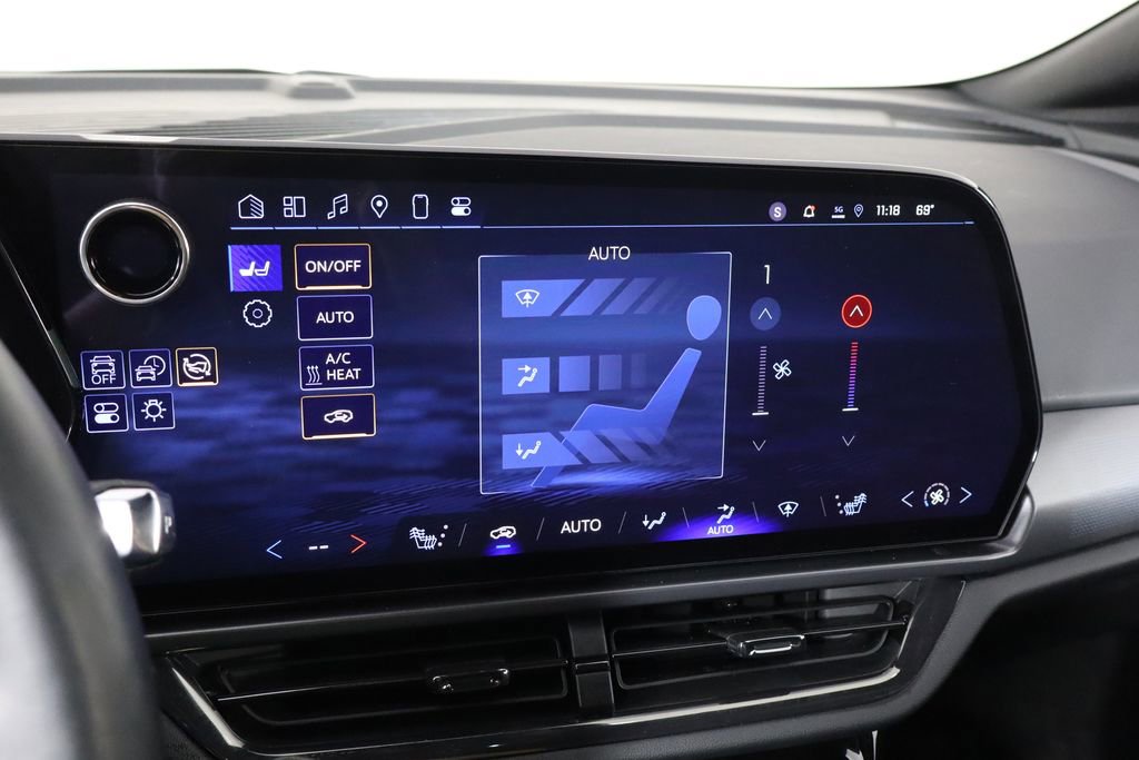 Used 2024 Chevrolet Equinox EV RS image 33