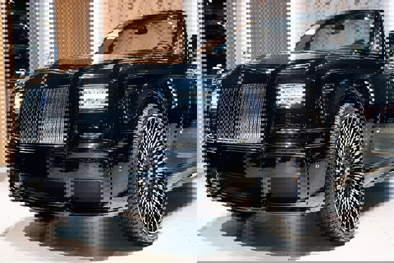 Used 2015 Rolls-Royce Phantom Drophead Coupe image 35