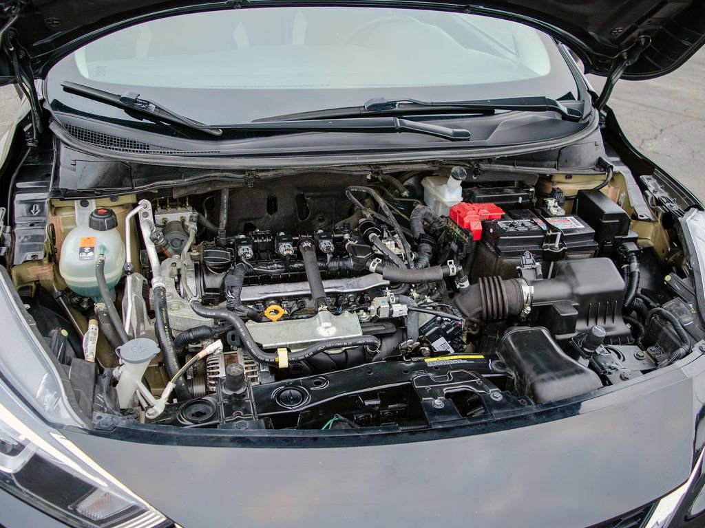 Used 2022 Nissan Versa SV image 9