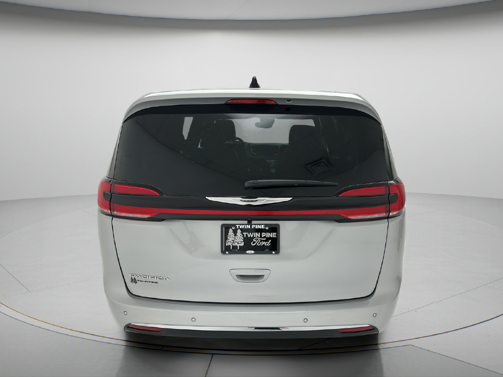 Used 2026 Chrysler Pacifica Select FWD image 6