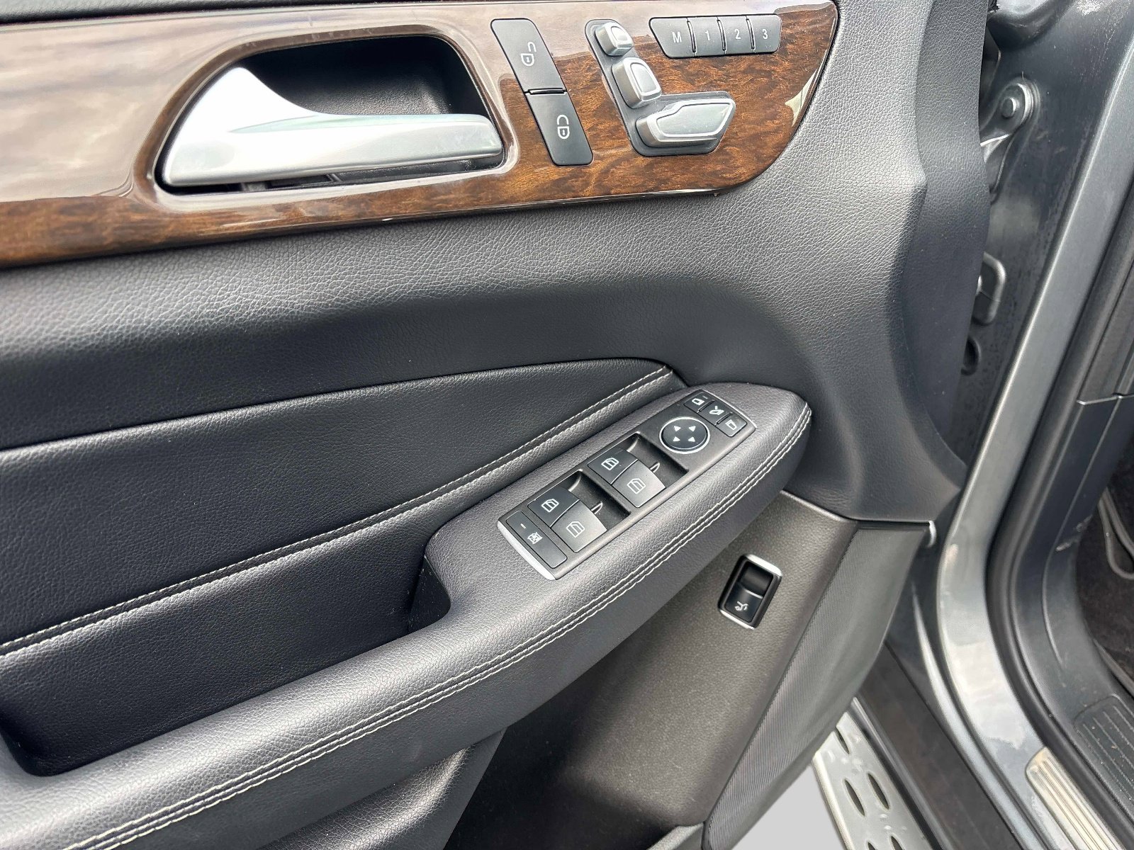 Used 2017 Mercedes-Benz GLS 450 4MATIC image 22