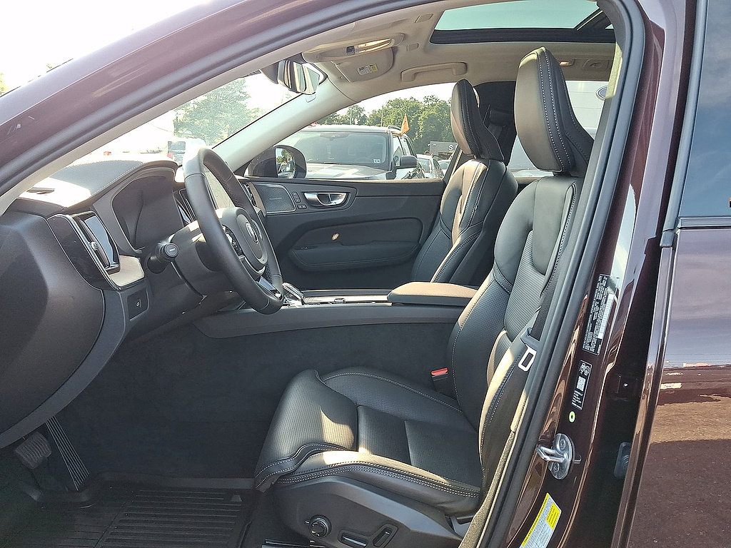 Certified 2025 Ford Explorer Active AWD/4WD image 17