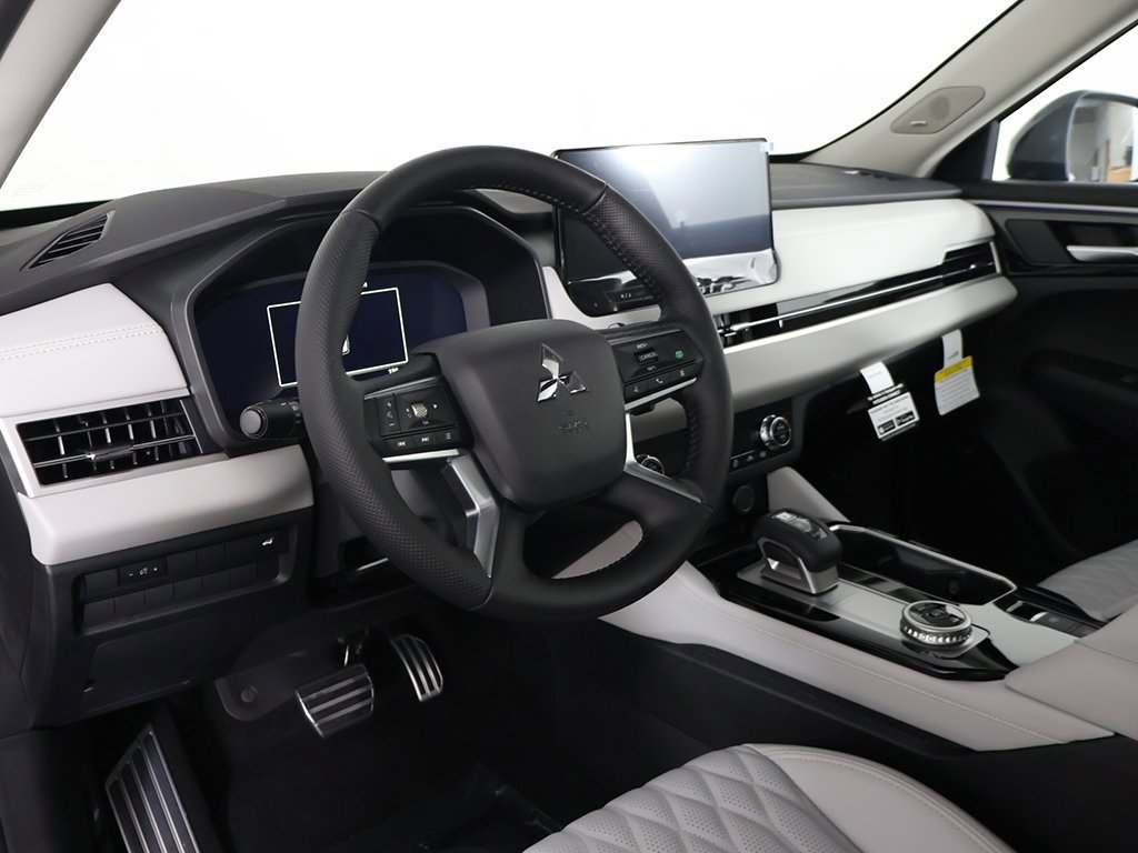 New 2025 Mitsubishi Outlander SEL image 30