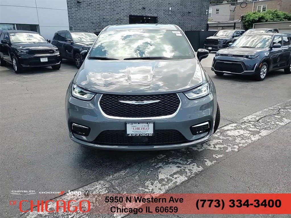 New 2025 Chrysler Pacifica Select FWD image 11