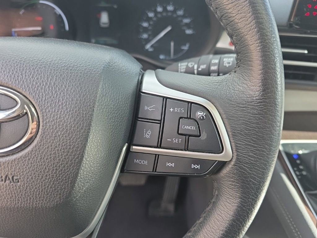 Used 2024 Toyota Sienna XLE image 25