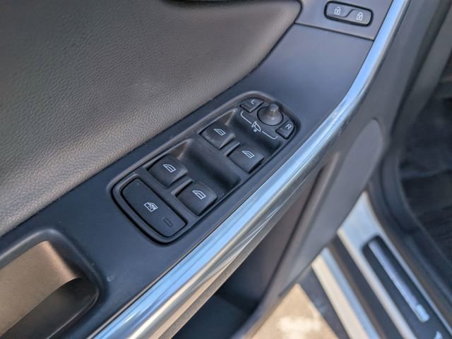 Used 2017 Volvo XC60 T6 Dynamic w/ Climate Package image 16