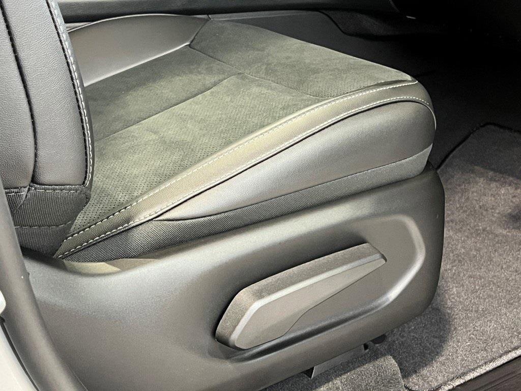 New 2025 Jeep Grand Cherokee L Altitude image 8