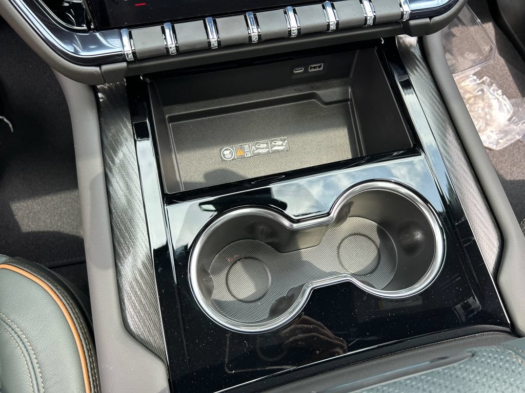 New 2026 GMC Yukon XL AT4 AWD/4WD image 27