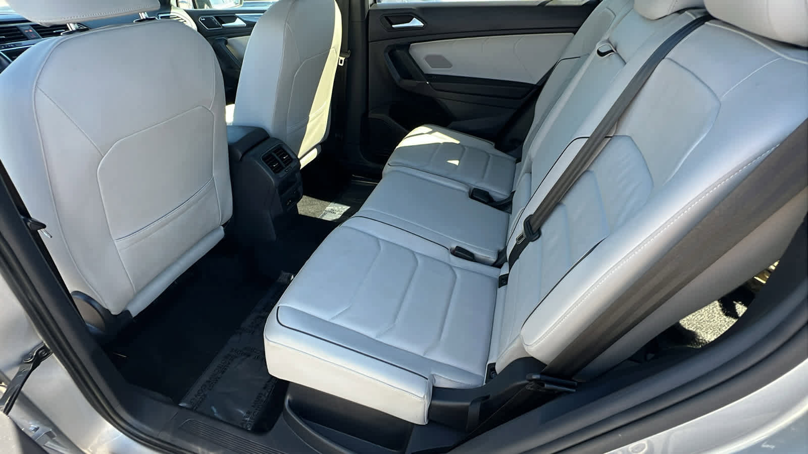 Certified 2020 Volkswagen Tiguan SEL Premium R-Line image 24