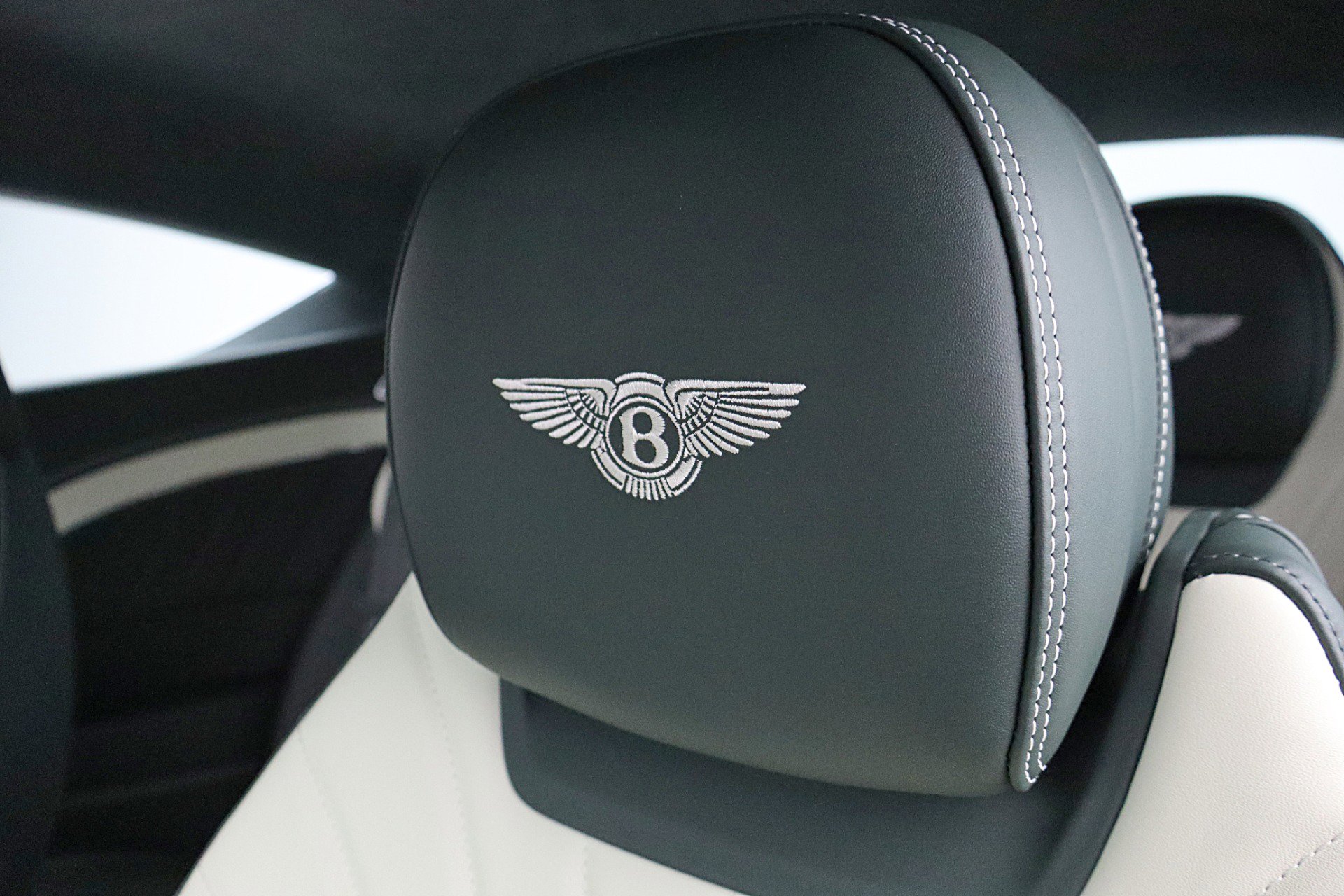 Used 2024 Bentley Continental GT image 33