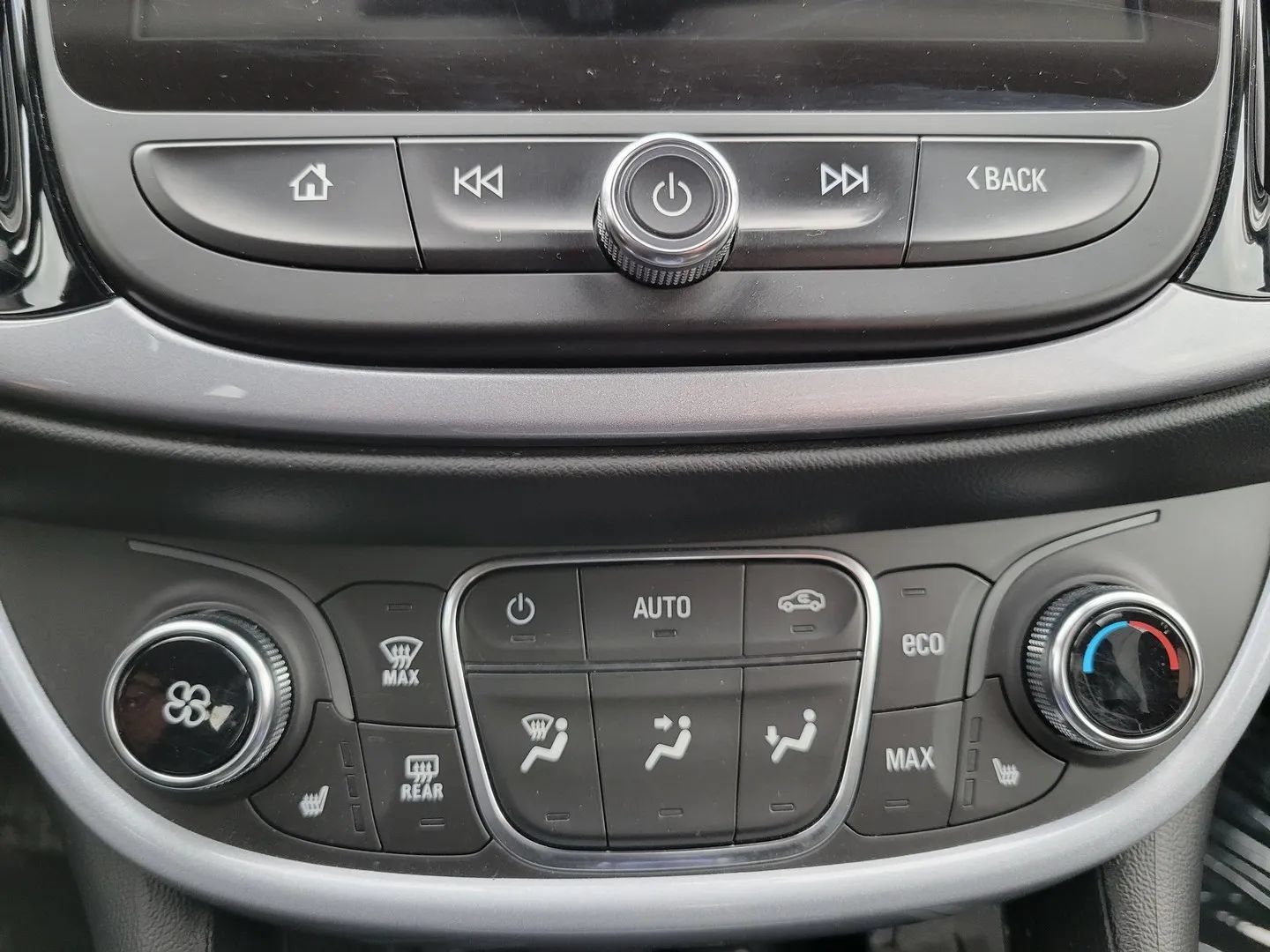 Used 2019 Chevrolet Volt LT FWD image 16