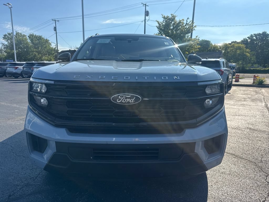 Used 2025 Ford Expedition Max Active AWD/4WD image 3