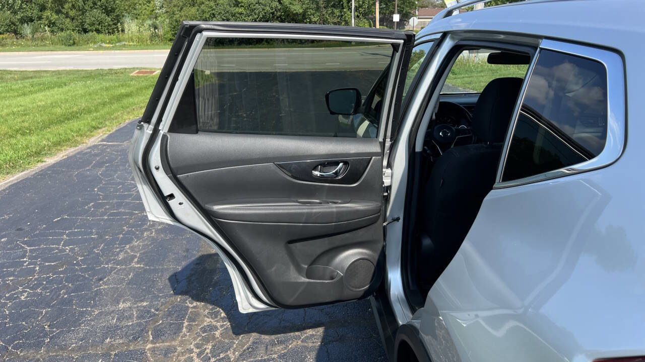 Used 2018 Nissan Rogue SV w/ Premium Package image 32