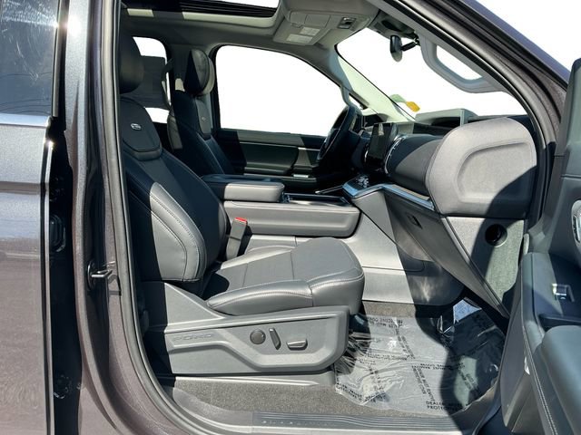Used 2025 Ford Expedition Platinum image 17