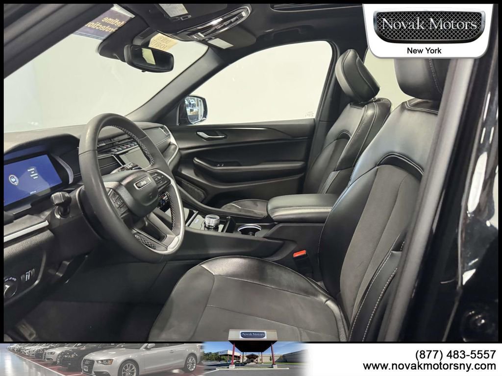 Used 2024 Jeep Grand Cherokee L Altitude AWD/4WD image 12