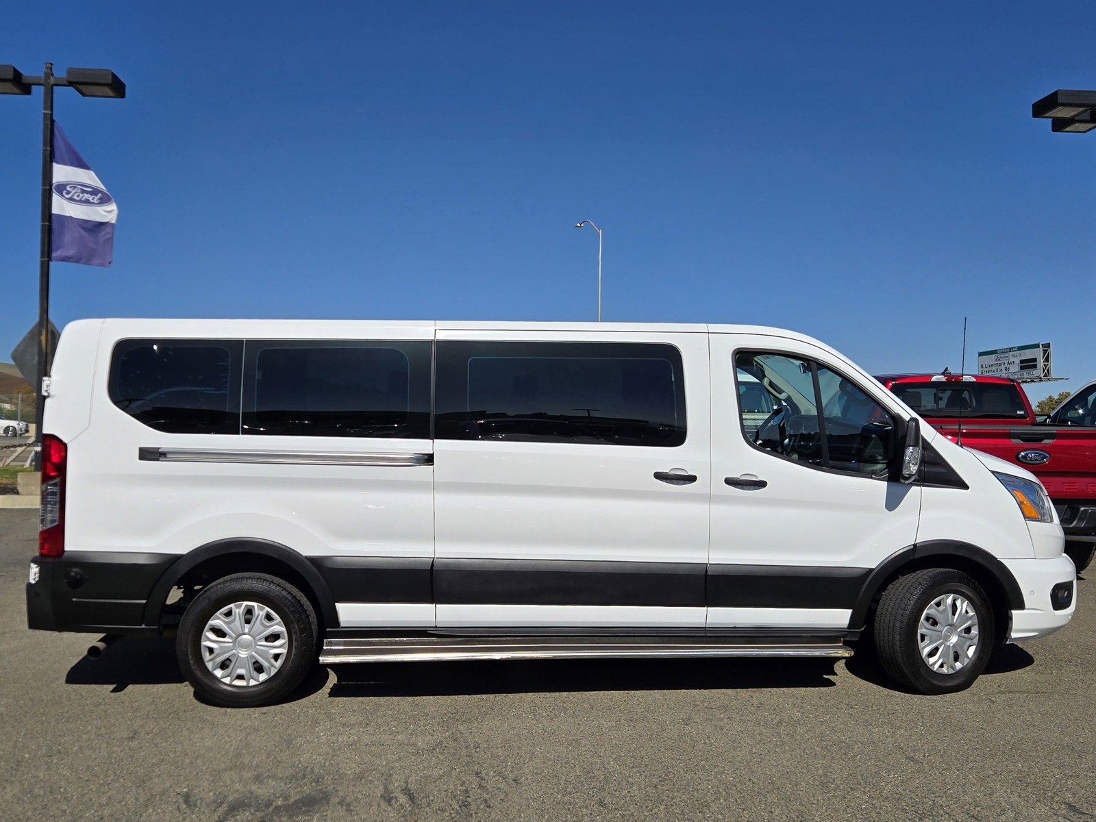 Used 2020 Ford Transit 350 XLT image 3