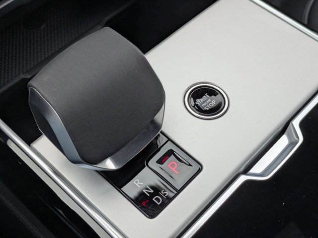 Used 2025 Land Rover Range Rover SE image 12