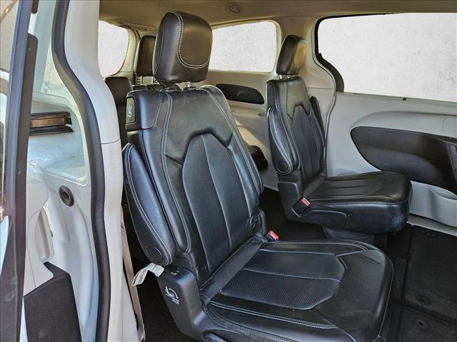 Used 2024 Chrysler Pacifica Touring-L image 19