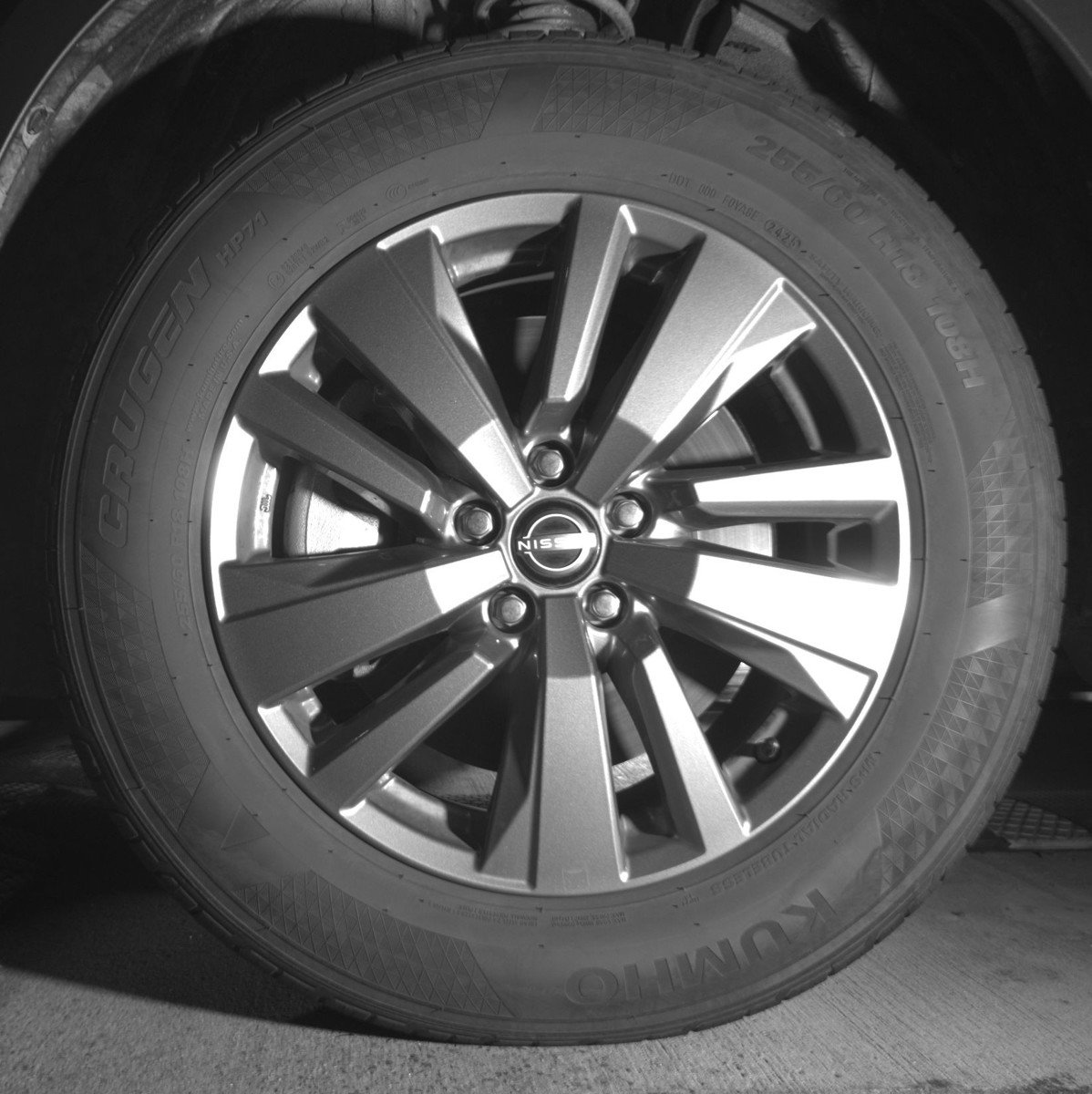 Used 2025 Nissan Pathfinder SV FWD image 12