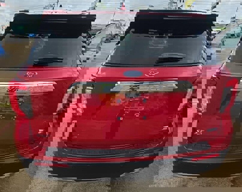 Used 2020 Ford Explorer XLT w/ Equipment Group 202A image 4