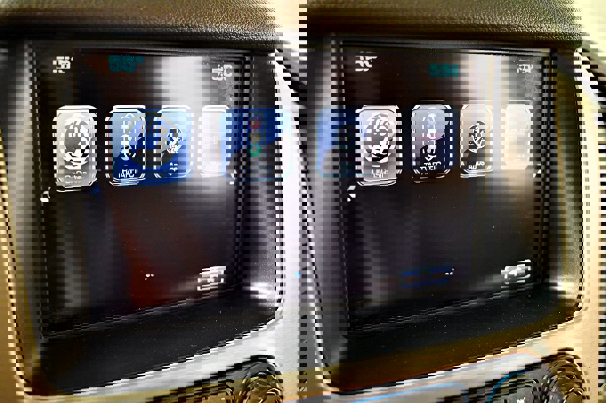 Used 2017 GMC Yukon XL Denali w/ Open Road Package image 33