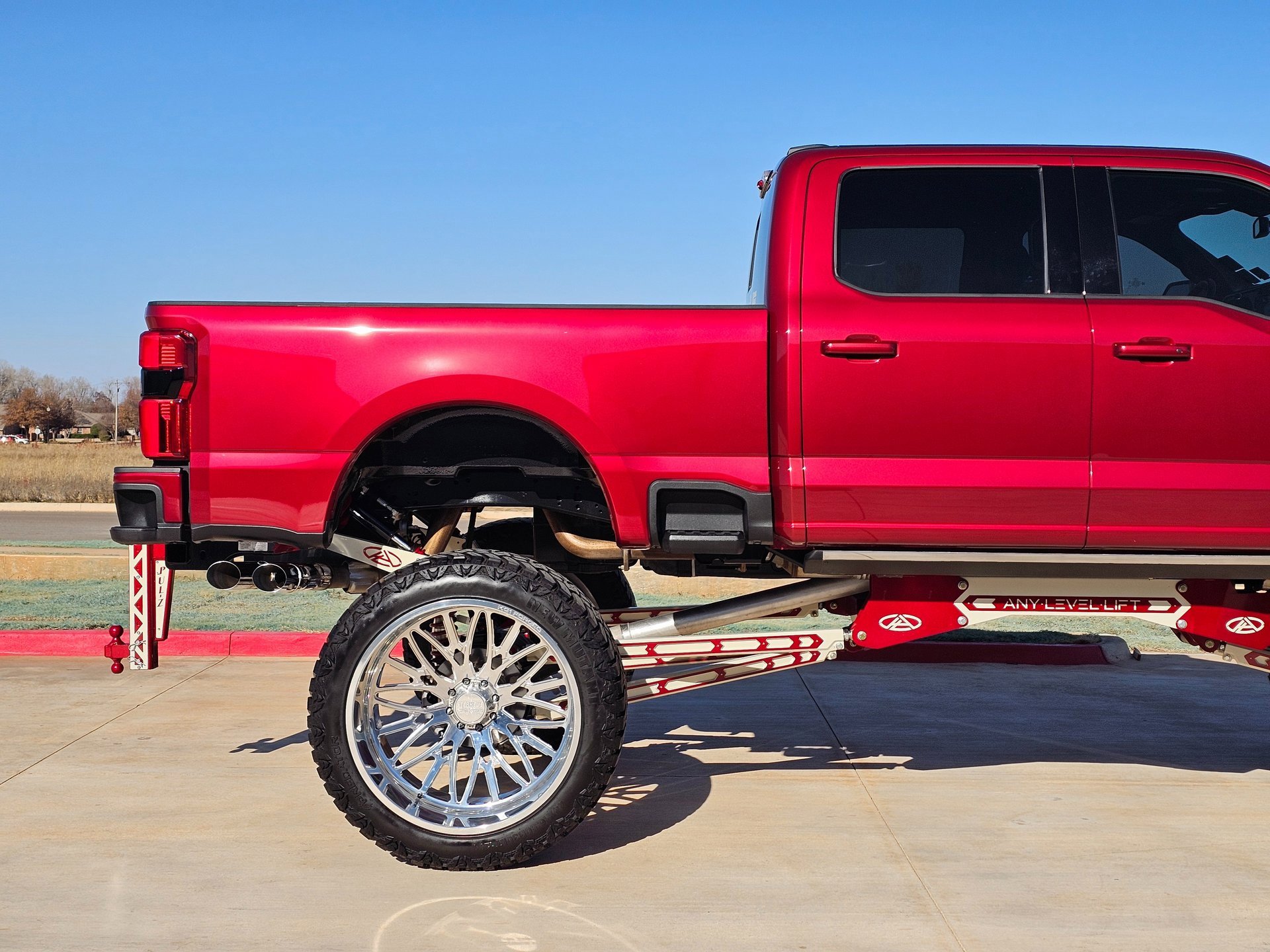 Used 2025 Ford F250 Platinum w/ FX4 Off-Road Package image 19