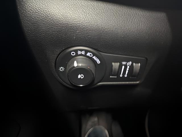Used 2023 Jeep Compass Latitude w/ Convenience Group AWD/4WD image 21