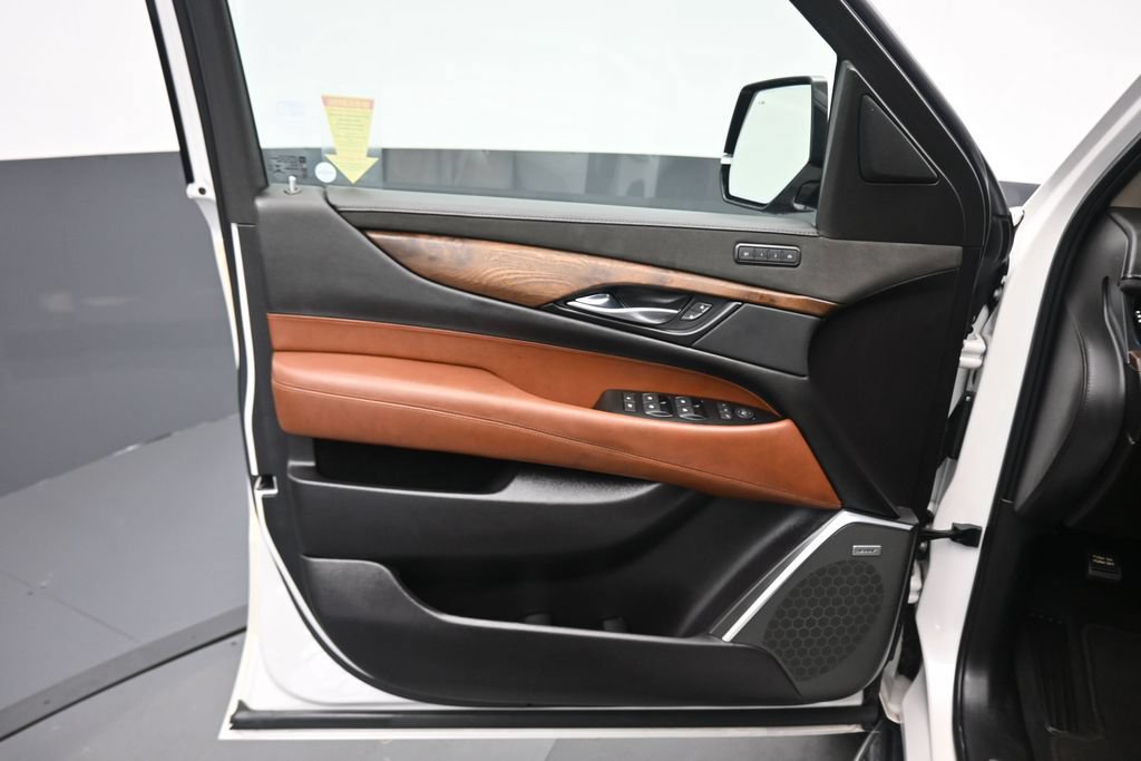 Used 2019 Cadillac Escalade ESV Luxury AWD/4WD image 9