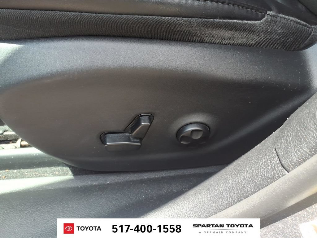 Used 2019 Jeep Cherokee Trailhawk w/ Cold Weather Group AWD/4WD image 16