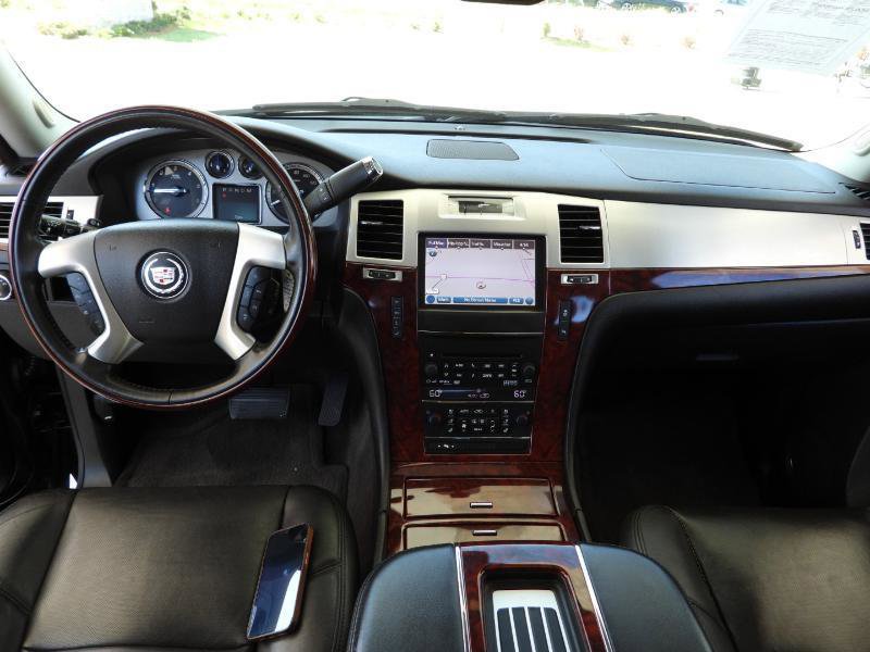 Used 2013 Cadillac Escalade Luxury image 40