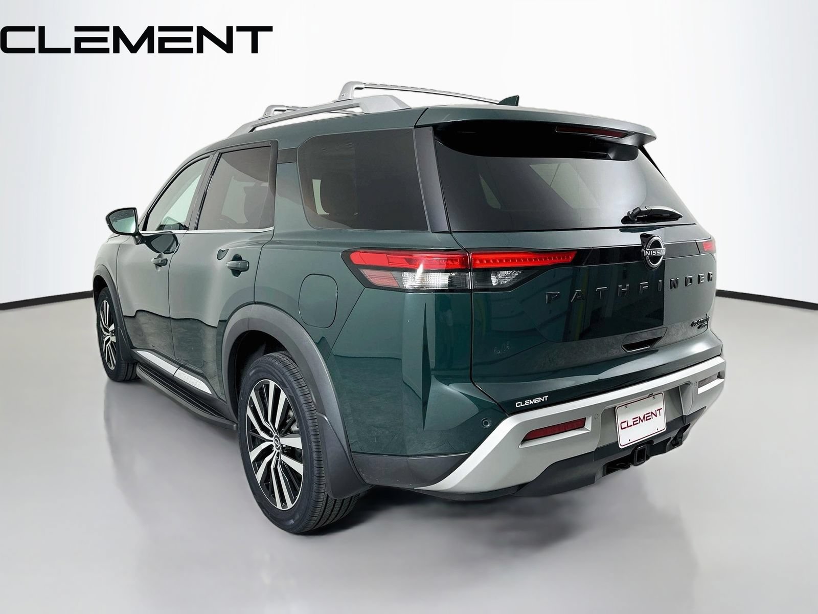 Used 2024 Nissan Pathfinder Platinum w/ Lighting Package (N93) AWD/4WD image 10