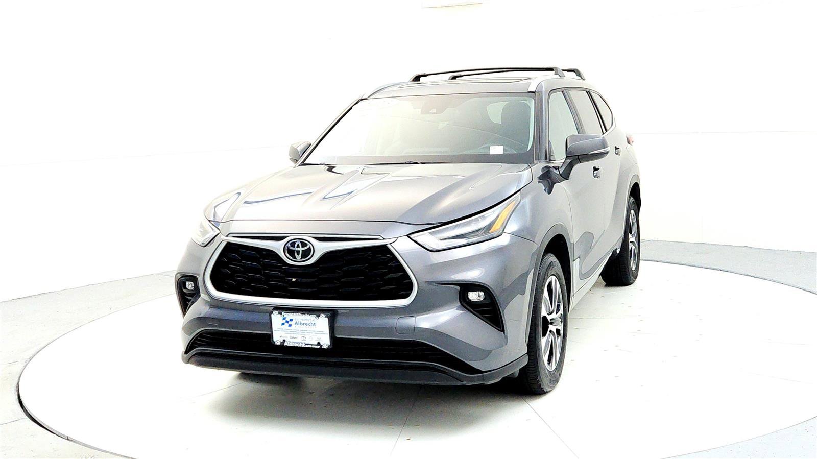 Certified 2023 Toyota Highlander XLE image 2
