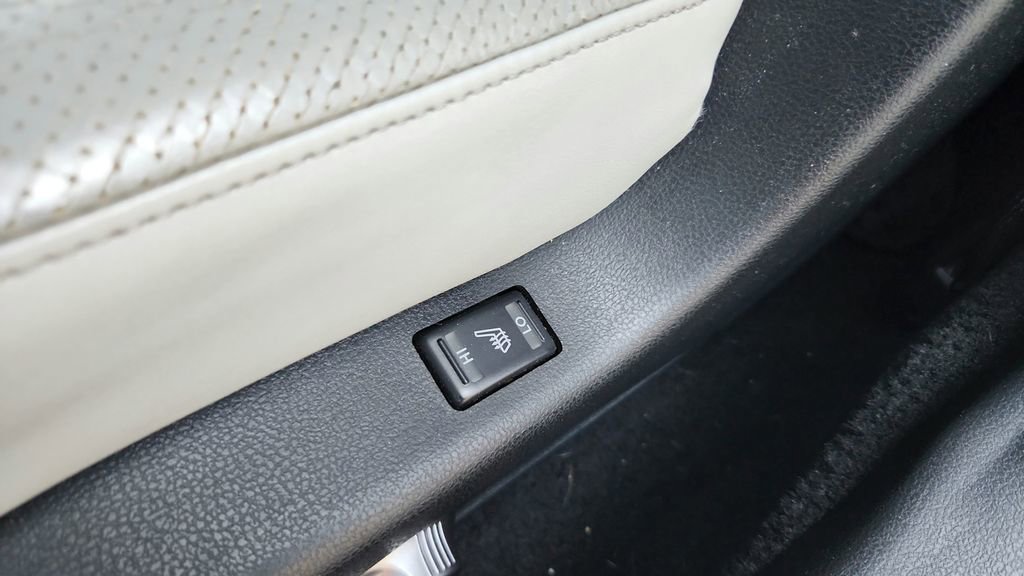 Used 2010 Nissan GT-R Premium AWD/4WD image 17