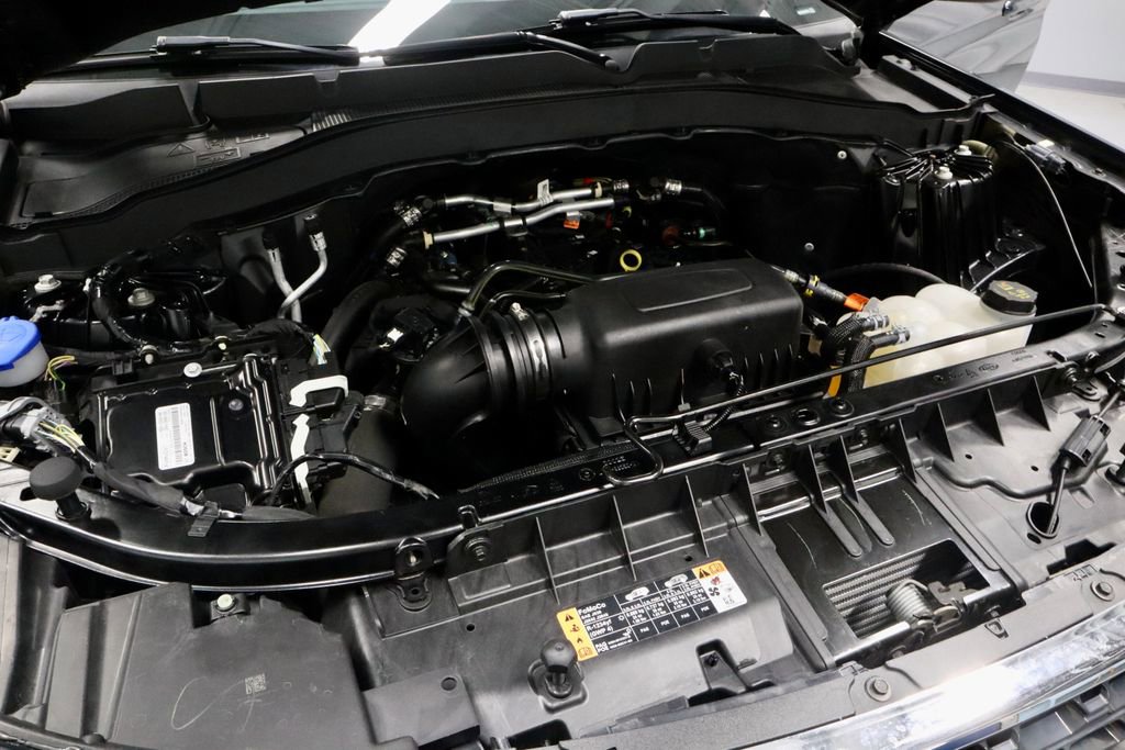 Certified 2022 Ford Explorer XLT w/ Equipment Group 202A image 16