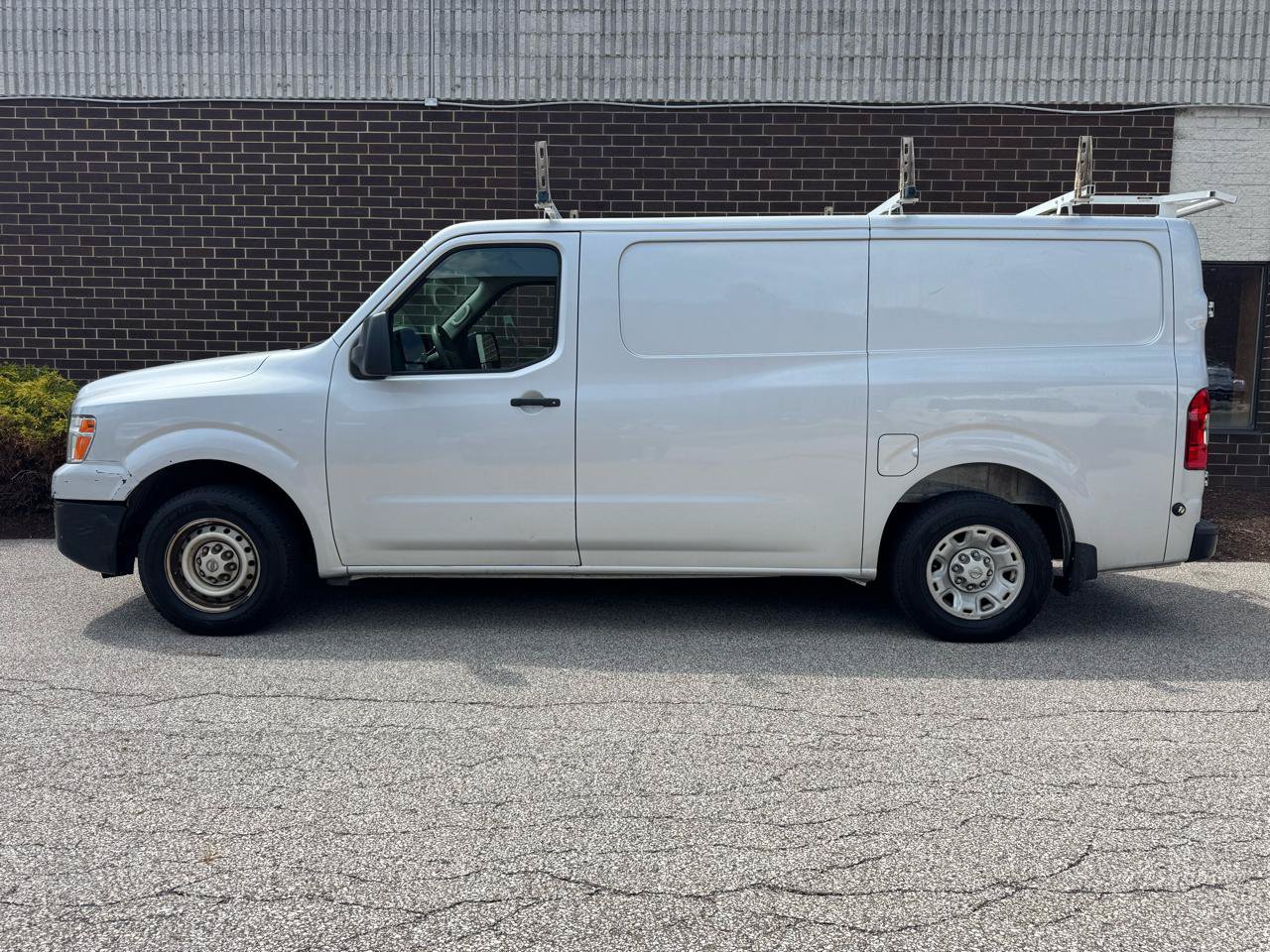 Used 2018 Nissan NV 2500 S RWD image 2