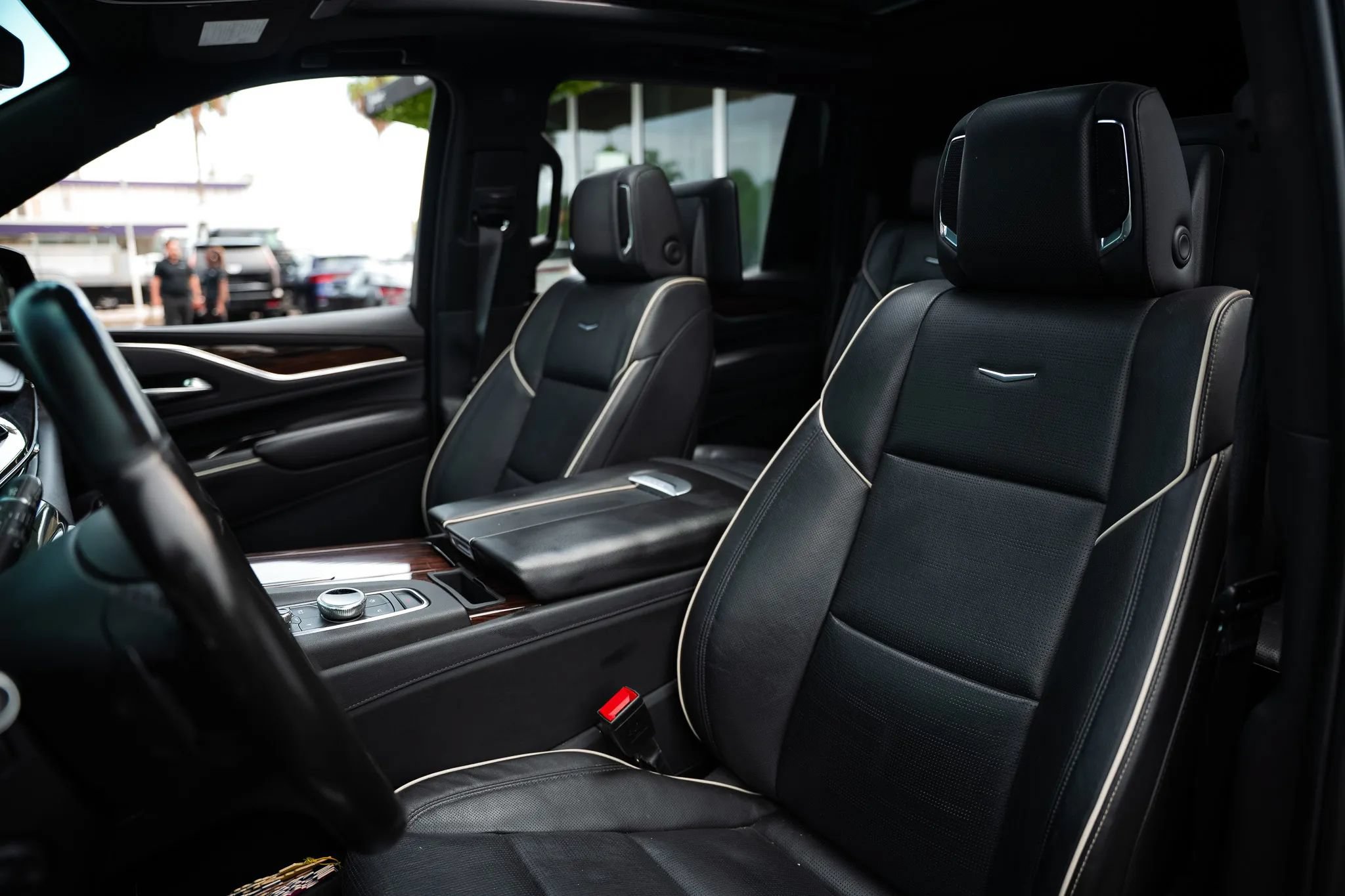 Used 2021 Cadillac Escalade ESV Premium Luxury w/ Performance Package AWD/4WD image 29