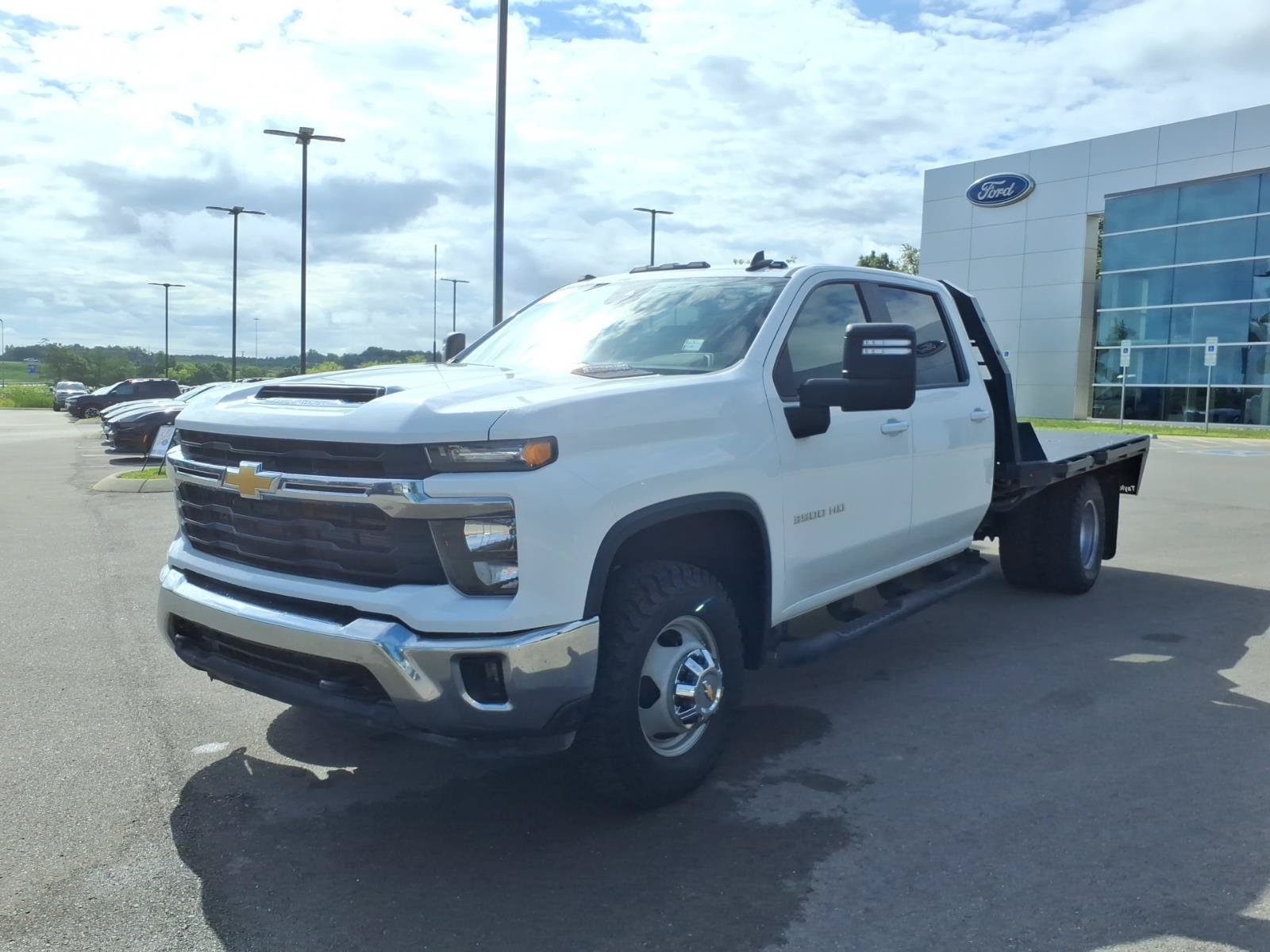 Used 2024 Chevrolet Silverado 3500 LT w/ Convenience Package AWD/4WD image 7