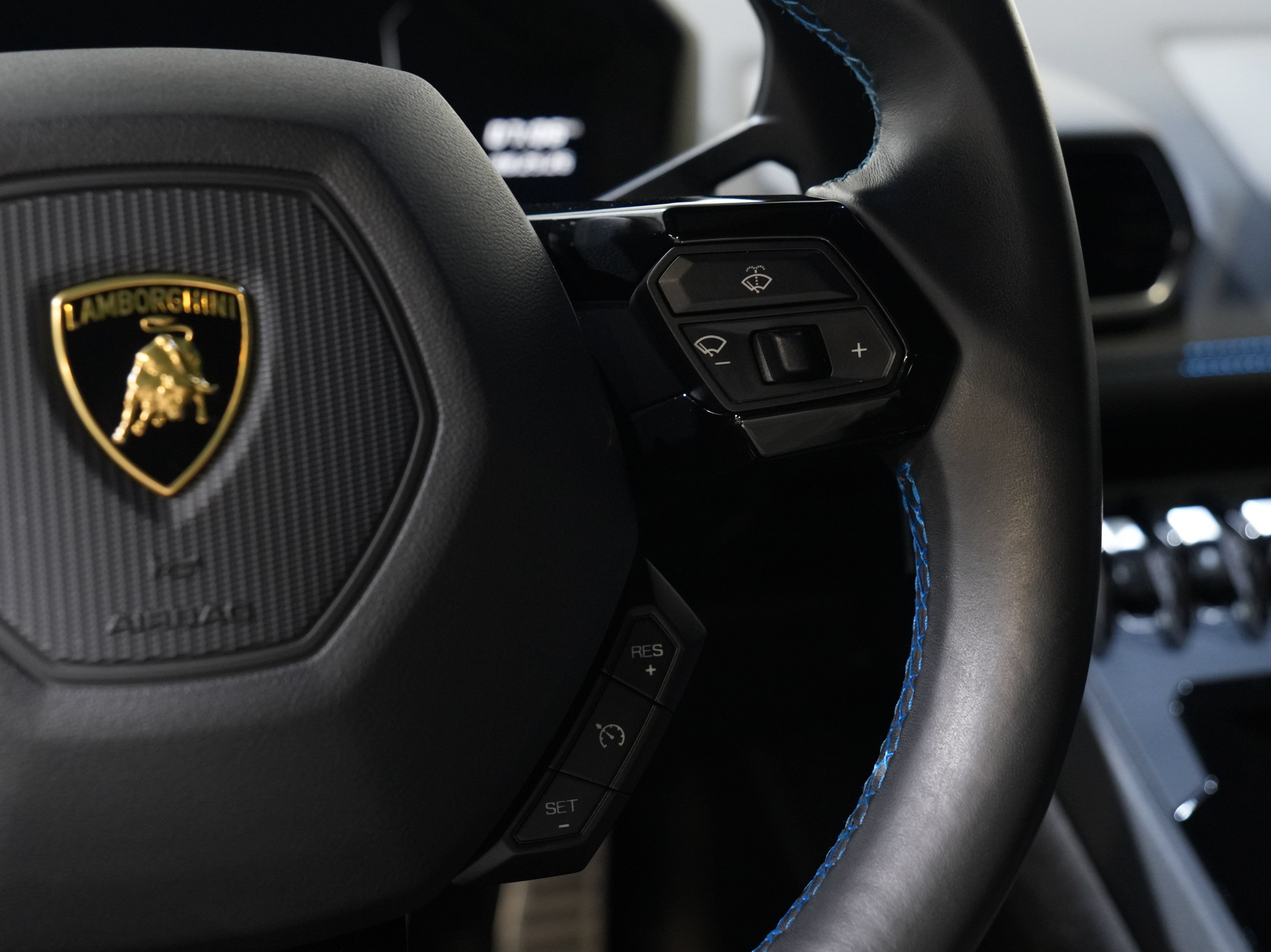Used 2020 Lamborghini Huracan EVO AWD/4WD image 35