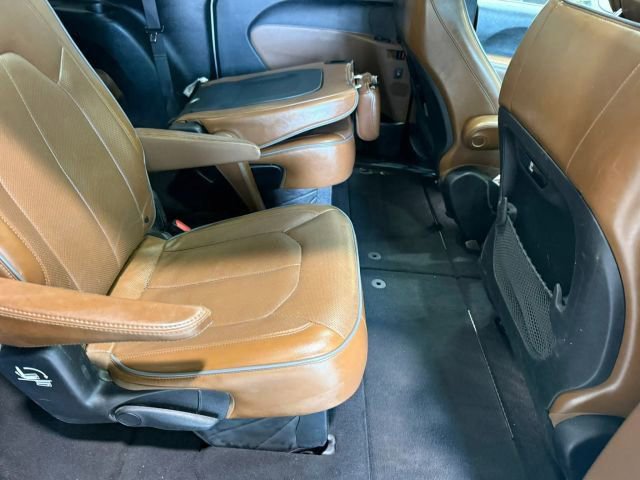 Used 2020 Chrysler Pacifica Limited FWD image 31