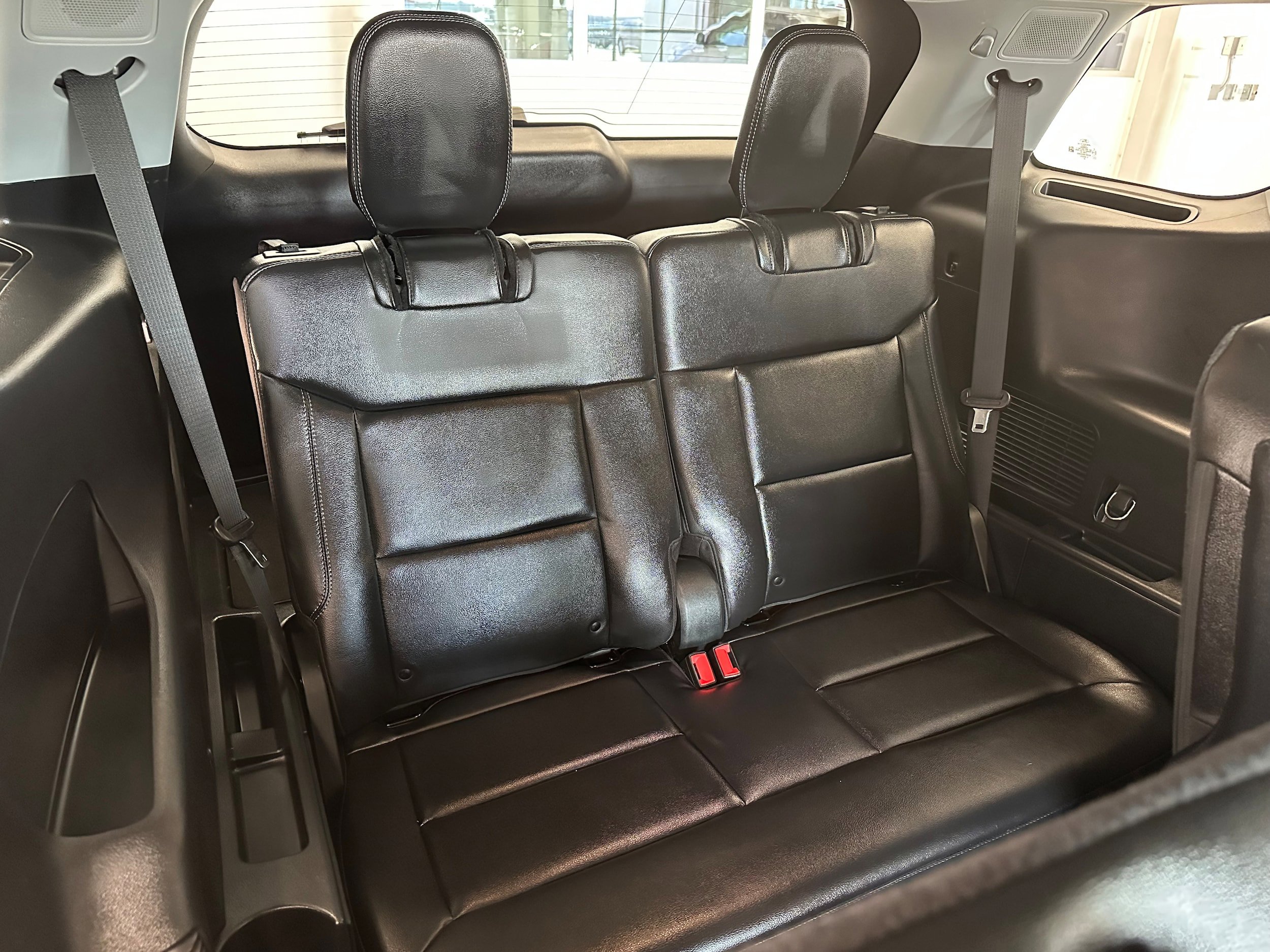 Used 2022 Ford Explorer Limited w/ Equipment Group 301A AWD/4WD image 15