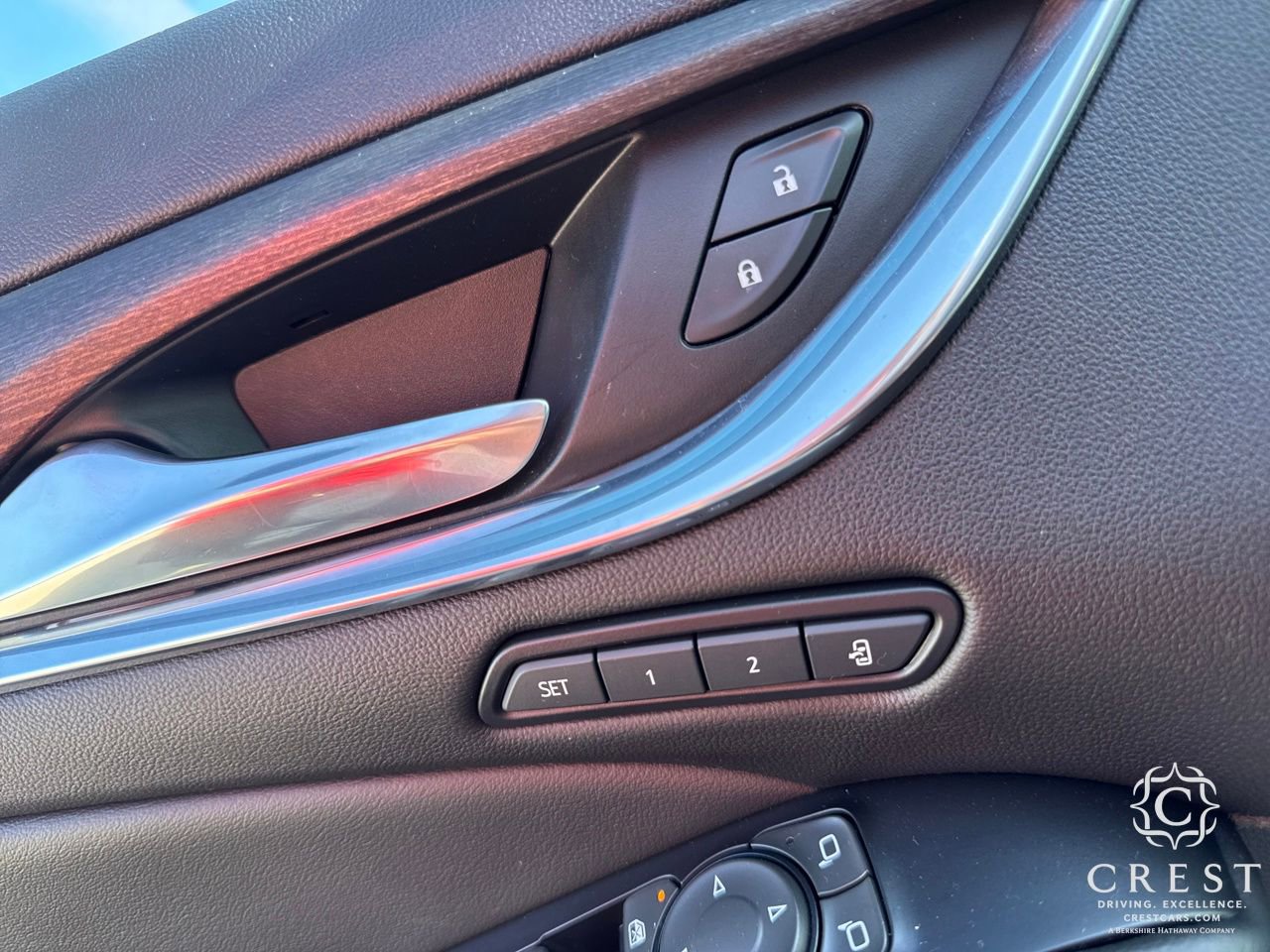 Used 2023 Buick Enclave Avenir image 10