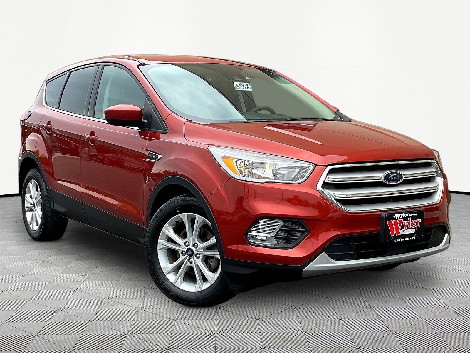 Used 2019 Ford Escape SE FWD image 3