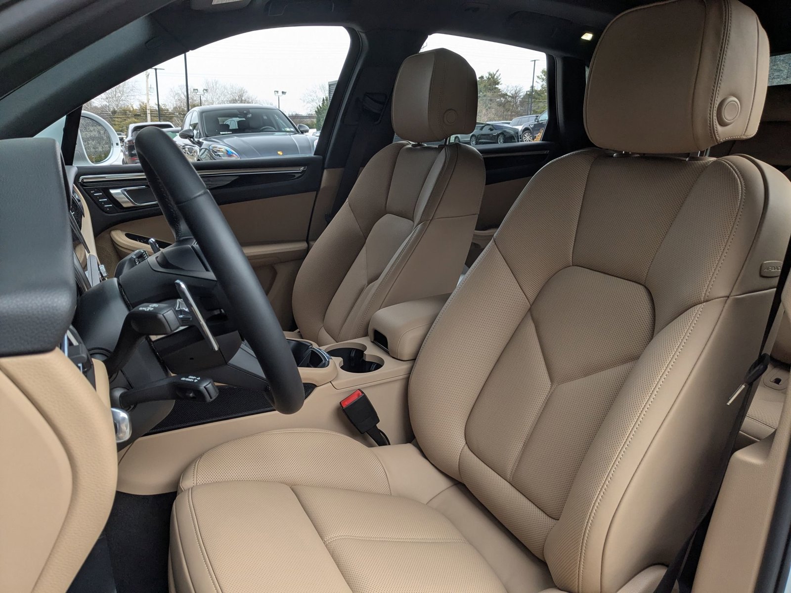 Certified 2026 Porsche Macan AWD/4WD image 5