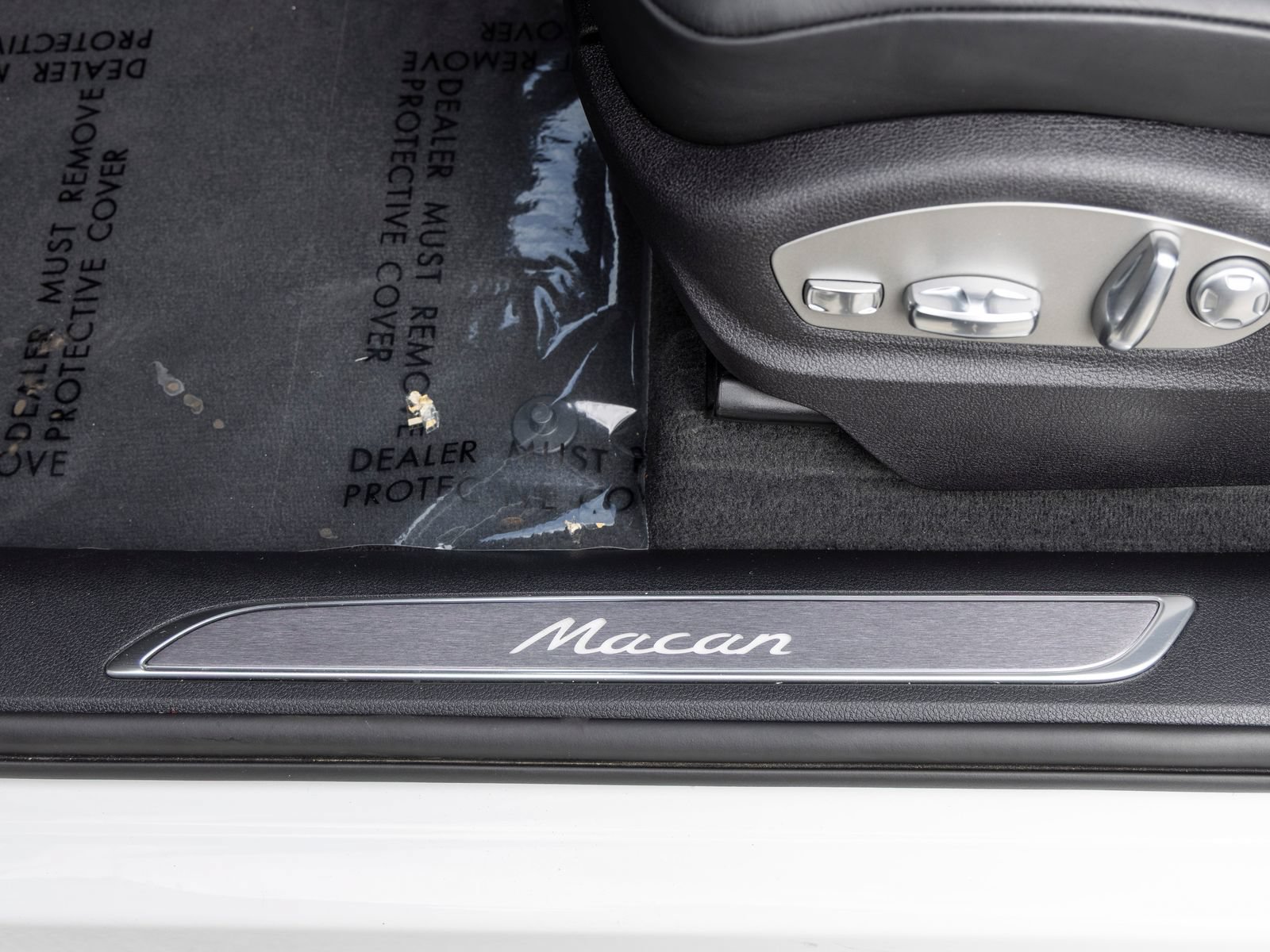 Certified 2026 Porsche Macan AWD/4WD image 29