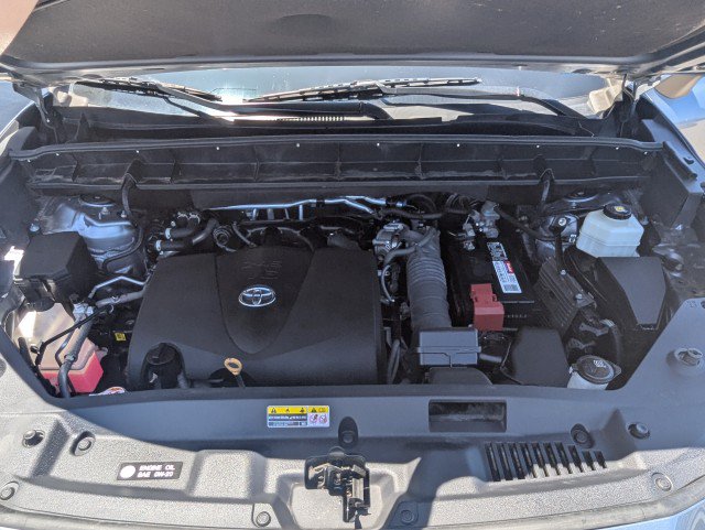 Used 2022 Toyota Highlander XLE AWD/4WD image 32