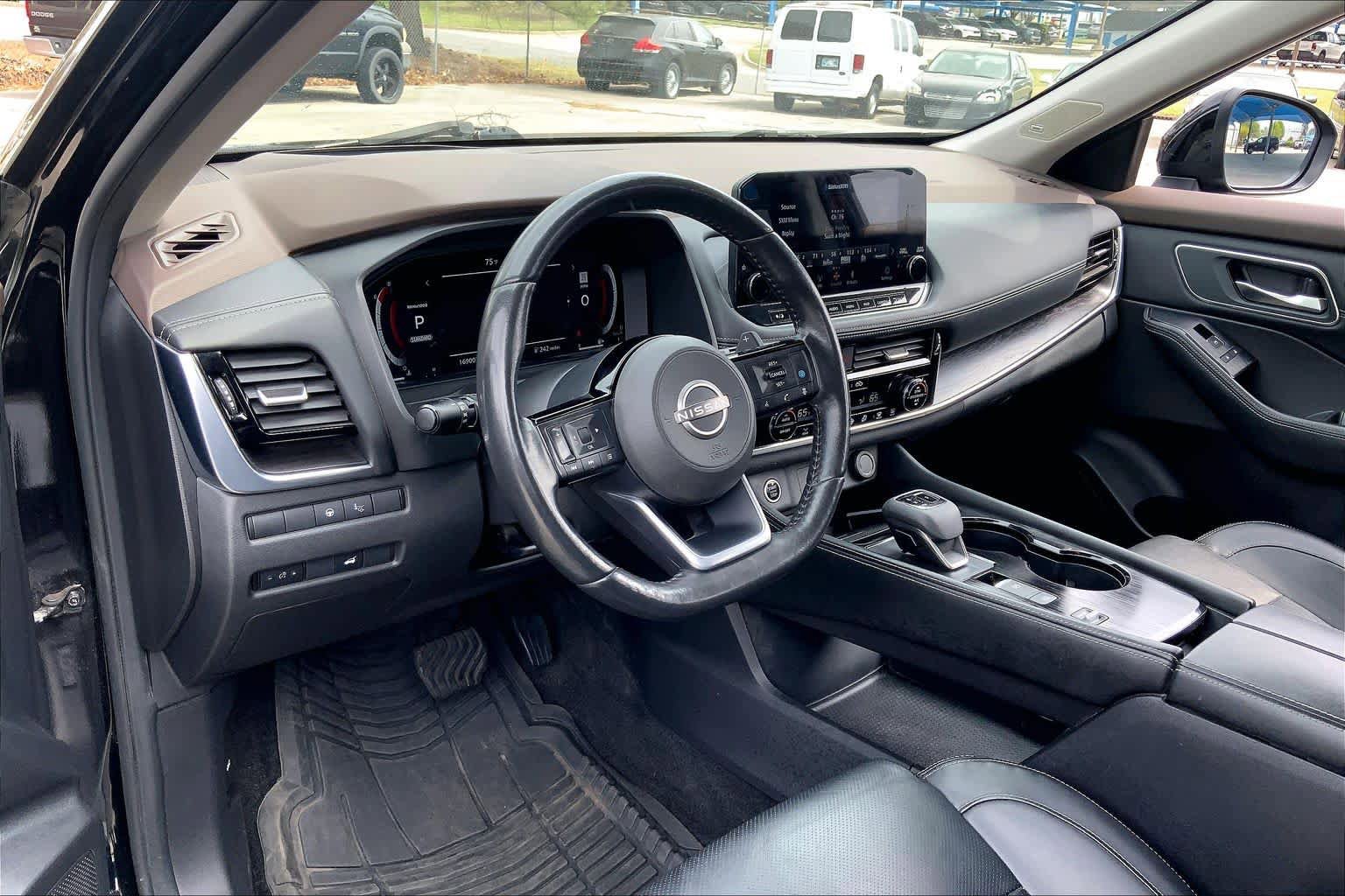 Used 2022 Nissan Rogue Platinum w/ Head-Up Display Package FWD image 18