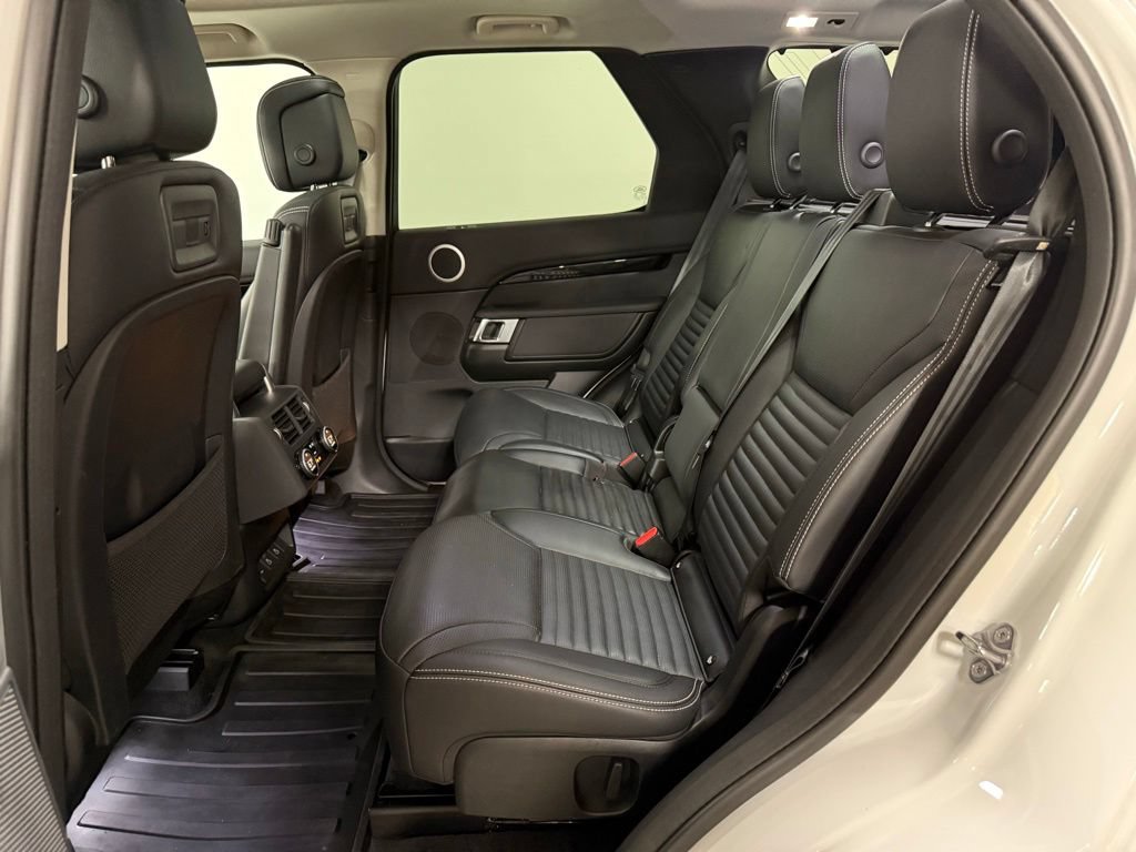 Used 2024 Land Rover Discovery S AWD/4WD image 18